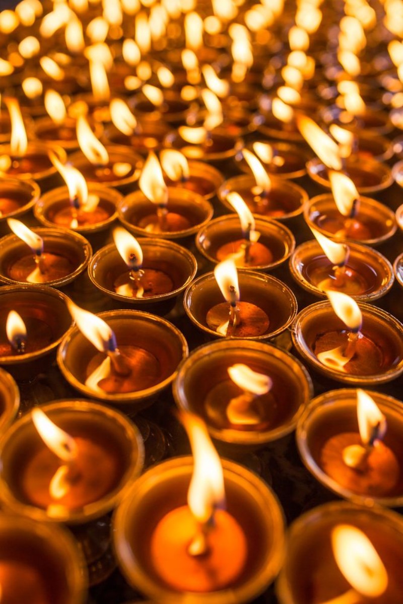 Afbeeldingen van Candles in Swayambhunath temple in Kathmandu Nepal