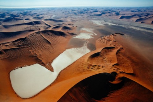 Afbeeldingen van Luftaufnahme von Lehmpfanne am Ende des Sossusvlei Namibia