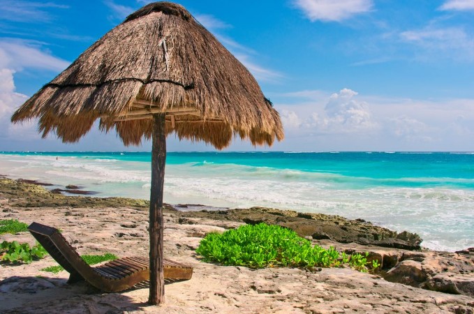 Bild på Tropical beach in caribbean sea Yucatan Mexico