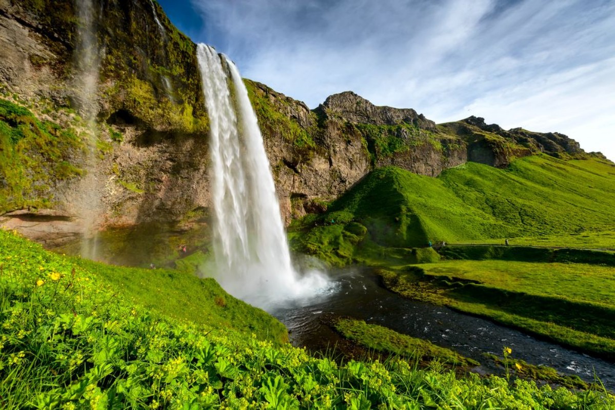 Bild på Seljalandsfoss one of the most famous Icelandic waterfall