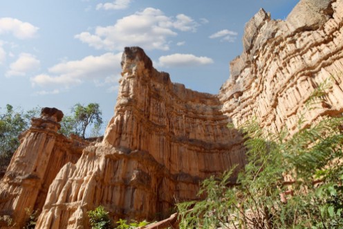 Afbeeldingen van View of nice giant rock in  national park 