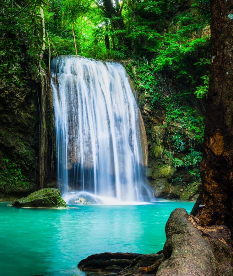 Image de Erawan waterfall the beautiful waterfall in forest at Erawan National Park - A beautiful waterfall on the River Kwai Kanchanaburi Thailand