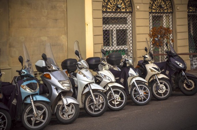 Afbeeldingen van Motorcycles in the streets of Italian cities