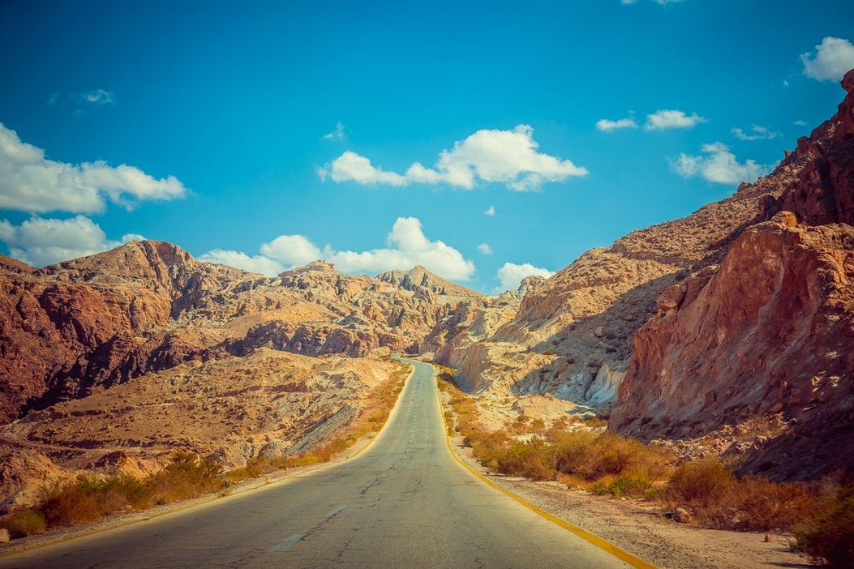 Afbeeldingen van Road in the desert of Wadi Rum Jordan