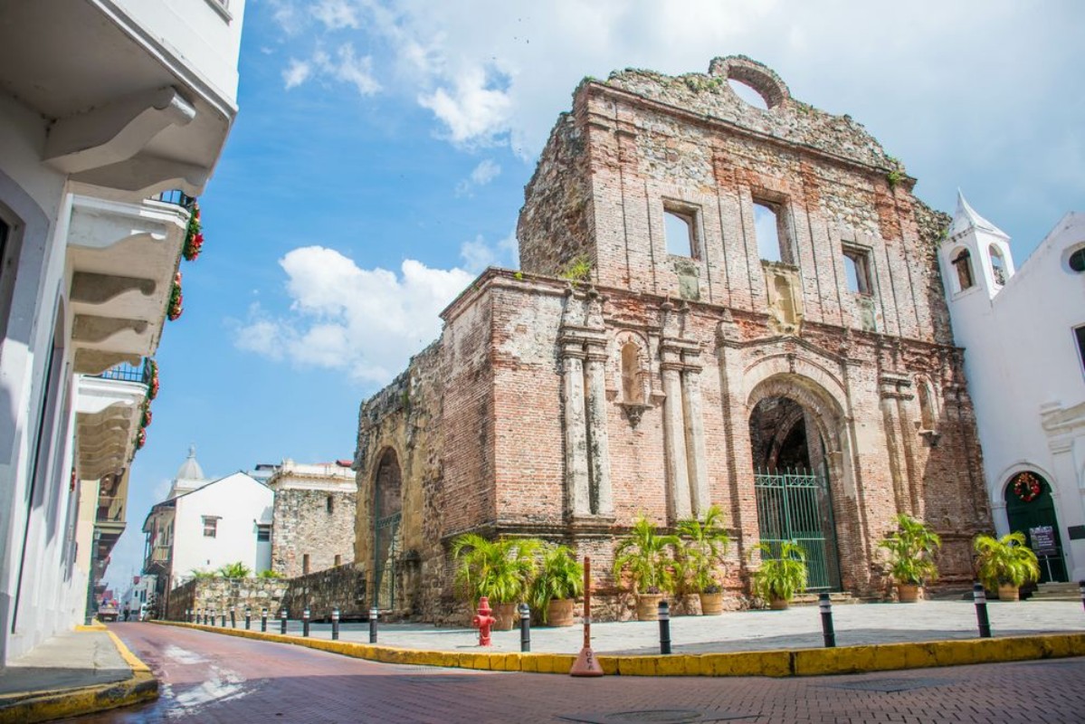 Afbeeldingen van Old Panama Church 