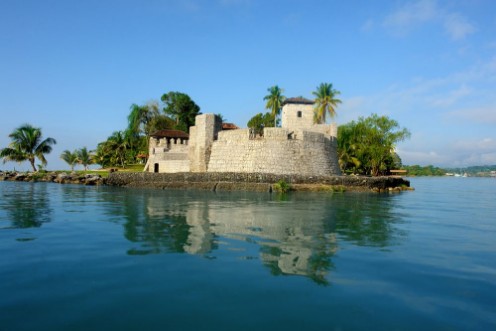 Bild på Spanish colonial fort the Castillo de San Felipe de Lara  on Rio Dulce in Guatemalan city Livingstone