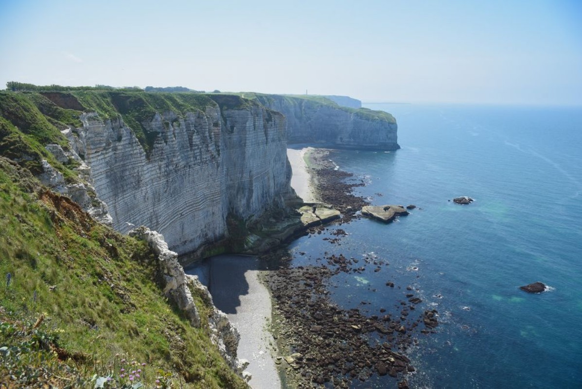 Afbeeldingen van Cliffs and Beach on the coast of France Normandy