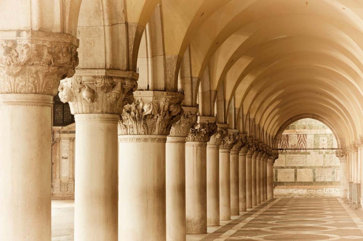 Bild på Classic column in Venice Italy