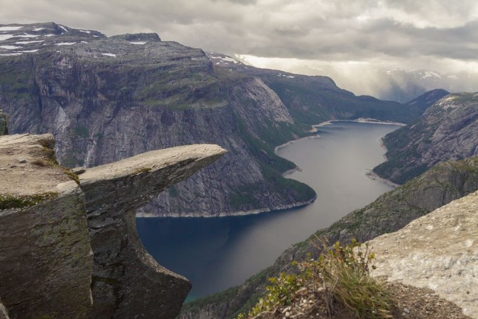 Trolltunga photowallpaper Scandiwall