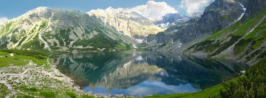 Bild på Panorama of mountain lake