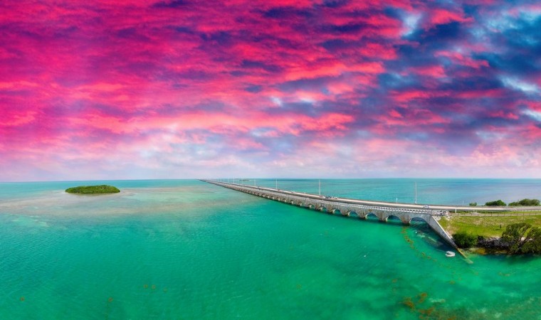 Image de Florida Keys Bridge beautiful sunset aerial view