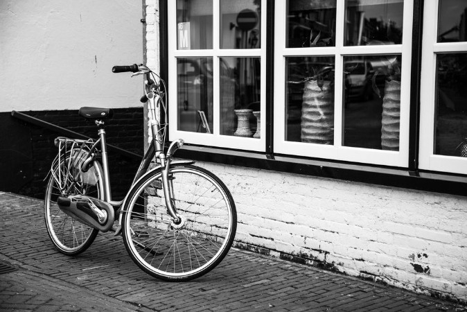 Bild på Bicycle in black and white