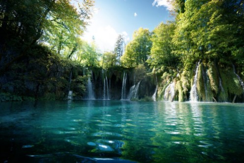 Afbeeldingen van Waterfall in forest  Plitvice Croatia