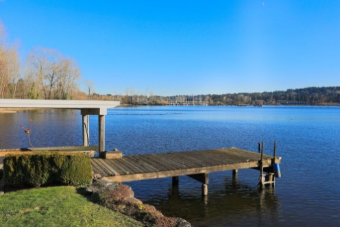 Image de Private dock with jet ski lifts and covered boat lift Lake Washington