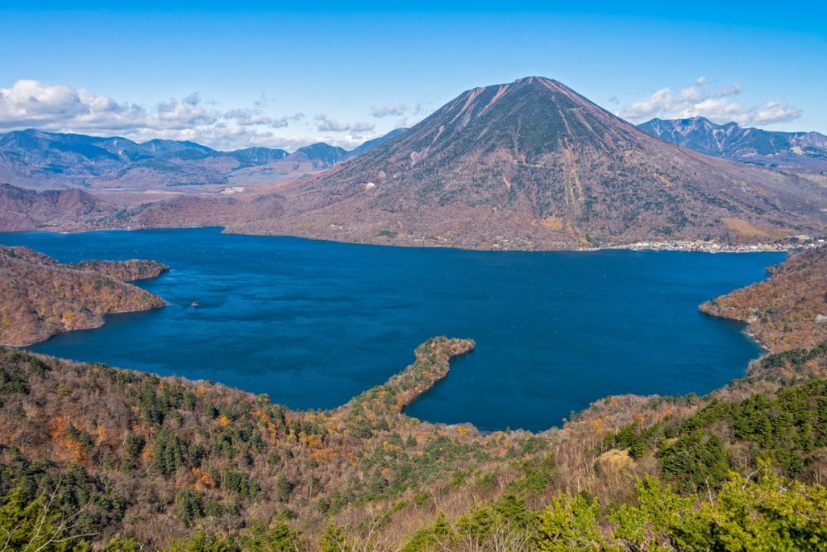Afbeeldingen van Lake Chuzenji from Hangetsuyama observation deck in autumn season