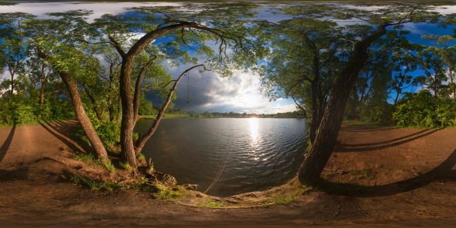 Afbeeldingen van Full 360 degree equirectangula panorama forest lake at sunset