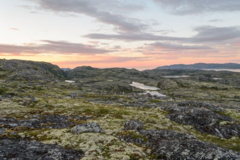 Afbeeldingen van Sunset on the tundra in the summer