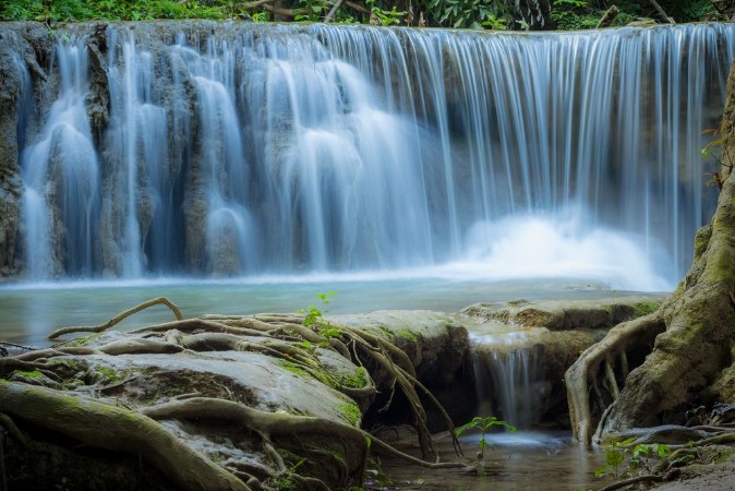 Afbeeldingen van Waterfall in the forest at Huay Mae Kamin waterfall National Par