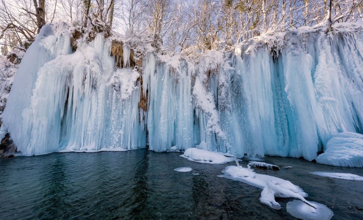 Afbeeldingen van Plitvice lakes in the winter