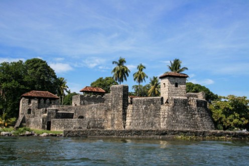 Afbeeldingen van Castle of San Felipe next to Dulce river Guatemala