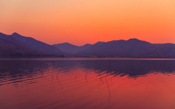 Bild på Sunrise sky over the lake in the morning Thailand
