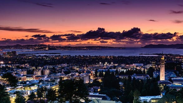 Afbeeldingen van San Francisco Bay area and city of Berkeley on a spring evening