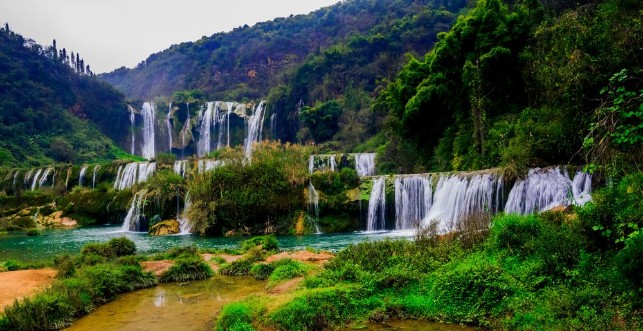 Afbeeldingen van The Jiulong nine dragon waterfall yunnan china