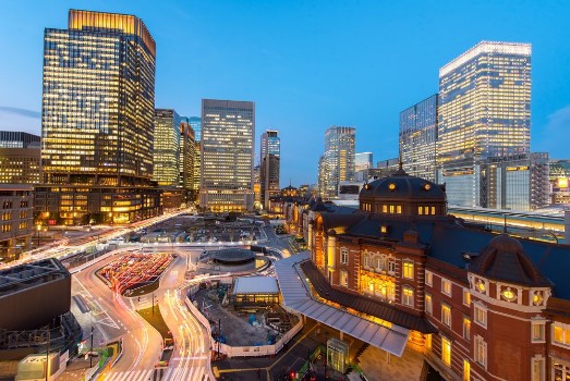 Picture of Tokyo station at night