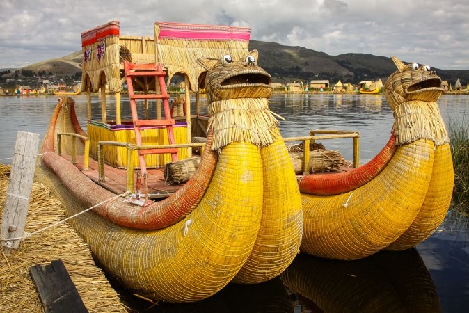 Afbeeldingen van Traditional reed boat as transportation for tourists Islas es los Uros Lake Titicaca Peru