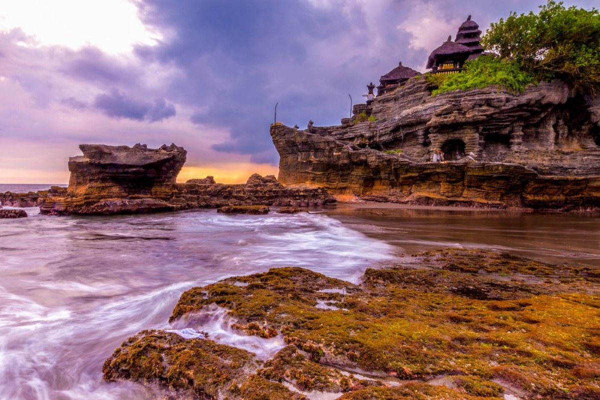 Afbeeldingen van Tanah Lot Temple in Bali Indonesia - nature and architecture background