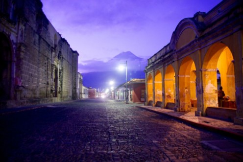 Afbeeldingen van Volcano antigua Guatemala streets