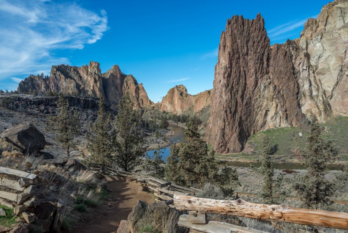 Afbeeldingen van Smith Rock State Park and the Crooked River in central Oregon