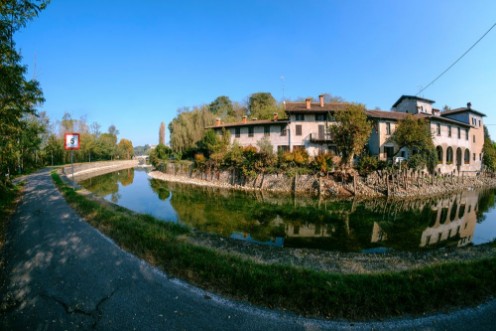 Bild på House along Naviglio Grande Milan