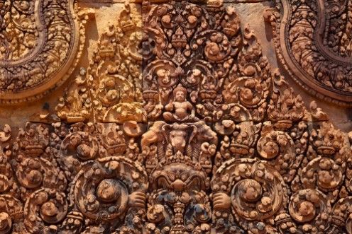 Image de Iintricate reliefs carving of red colored stone in Banteay Srei temple Angkor Cambodia It is a 10th-century temple dedicated to the Hindu god Shiva
