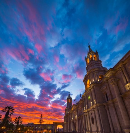 Bild på Cathedral of Arequipa Peru with stunning sky at dusk