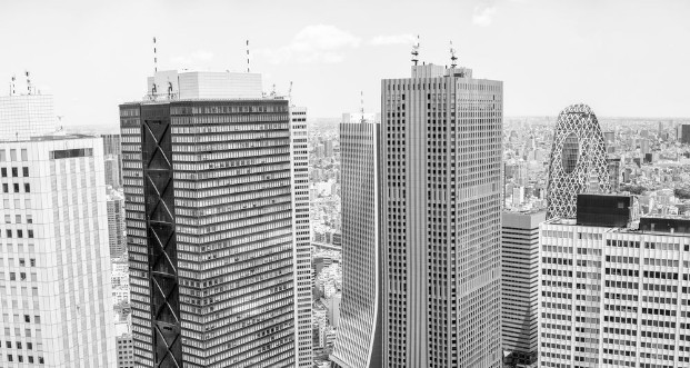 Afbeeldingen van TOKYO - MAY 20 2016Aerial view of Shinjuku skyline Tokyo is visited by 15 million people every year