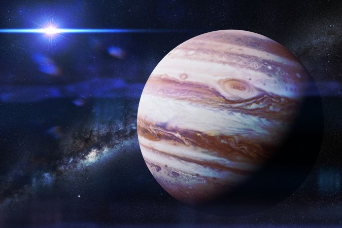Afbeeldingen van Planet Jupiter in front of the Milky Way galaxy and the Sun