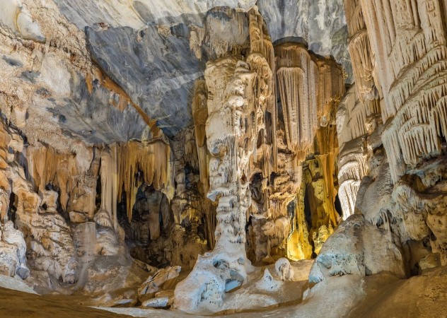 Picture of Stalactites and stalagmites in the Botha Hall Cango Caves