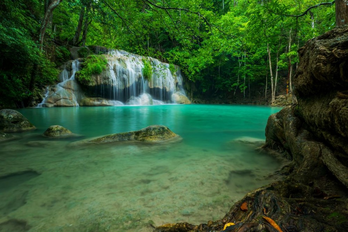 Afbeeldingen van Beautiful and Breathtaking green waterfall Erawans waterfall Located Kanchanaburi Province Thailand