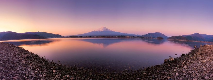 Afbeeldingen van Panorama of mountain fuji with reflection in lake kawaguchi japan at sunrise time