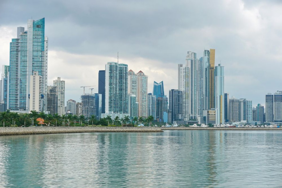 Afbeeldingen van Coastline of Panama City with buildings on the oceanfront Pacific coast of Panama Central America
