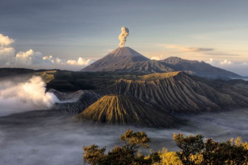 Afbeeldingen van Mount Bromo volcano after eruption Java Indonesia