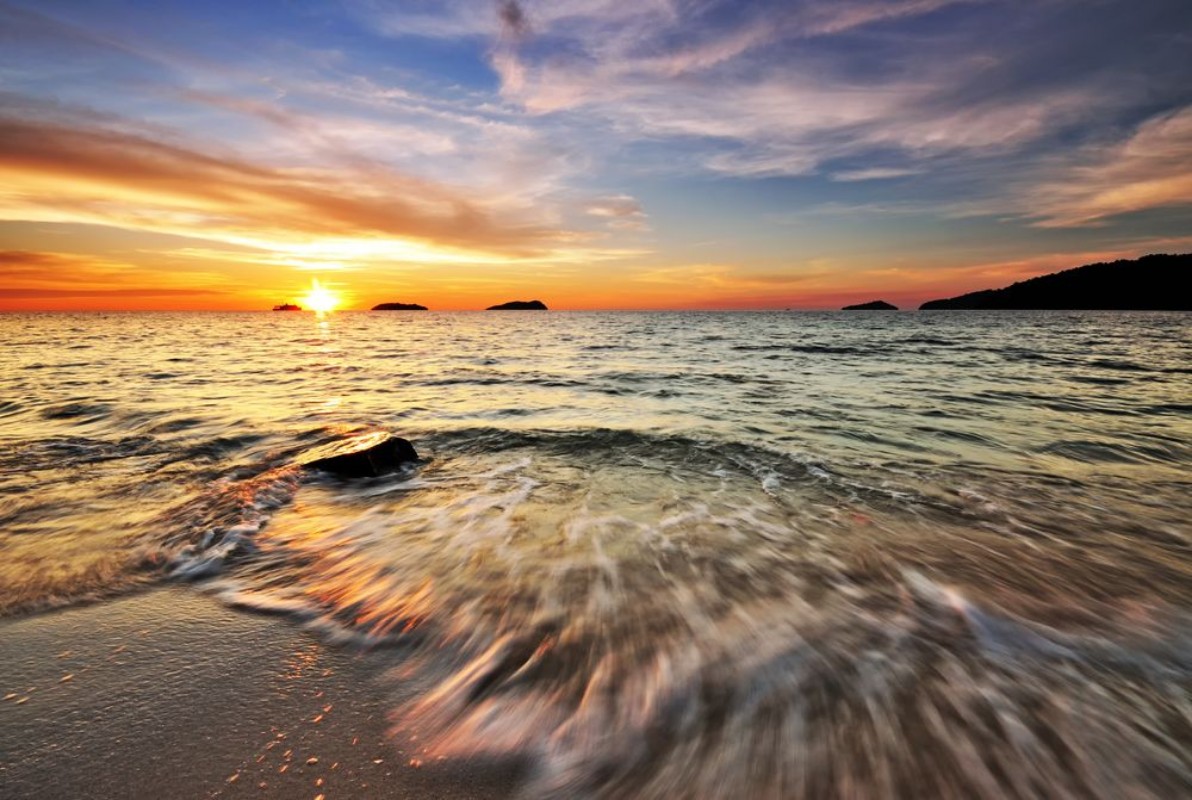 Bild på Beautiful sunset at the beach in Kota Kinabalu Sabah Borneo Malaysia