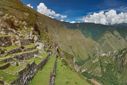 Afbeeldingen van Stone inca terraces with grass