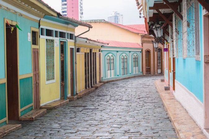 Bild på Multicolored houses in the Las Penas district on the hill of St Ana Guayaquil Ecuador