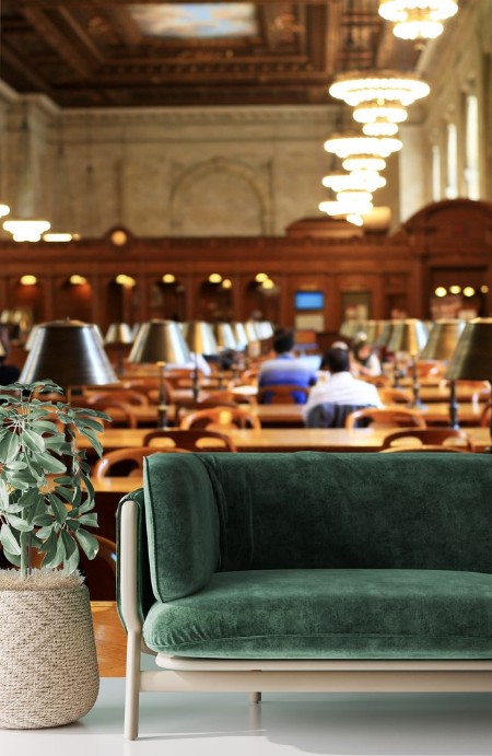 Image de Books on the table in the reading room in the library