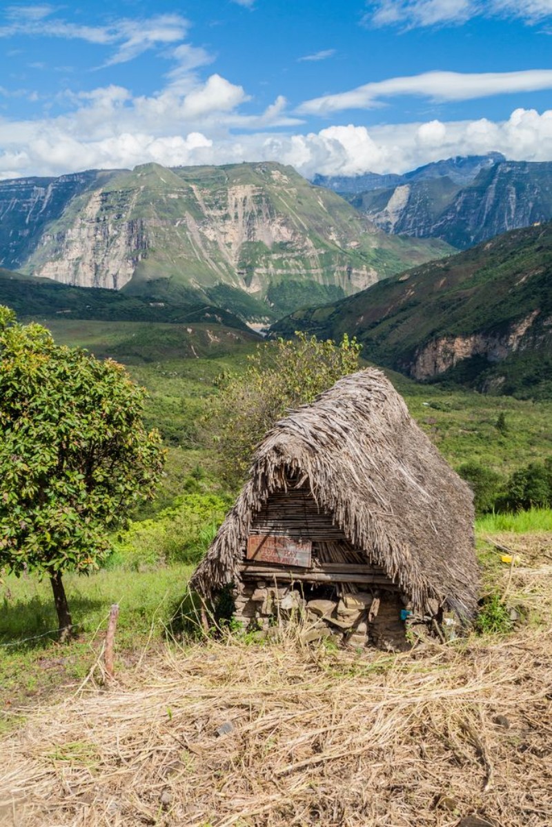 Afbeeldingen van Small rural hut near Catarata del Gocta waterfall Peru