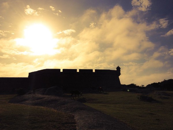 Afbeeldingen van Beautiful sunset at Santa Teresa historic fort in Uruguay