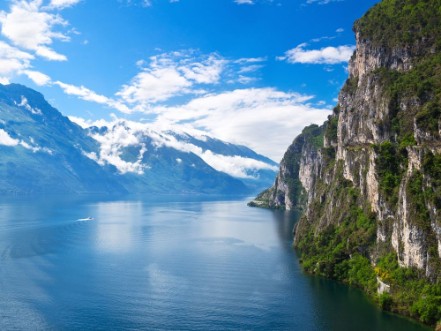 Image de Summer view over of lake Garda in Italy Europe