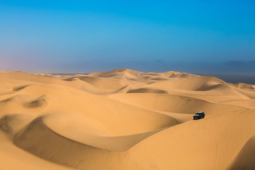 Bild på Dangerous jeep - safari through sand dunes